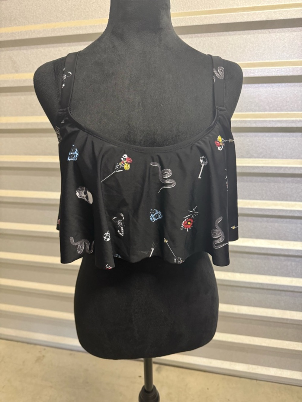 Torrid Pirate Theme Flutter Bikini Top- Skulls, Snakes & Scorpions- Size 00 (10)